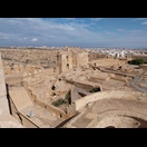 Blick von der Kernburg über den zweiten Burgbezirk zum Cerro de San Cristóbal